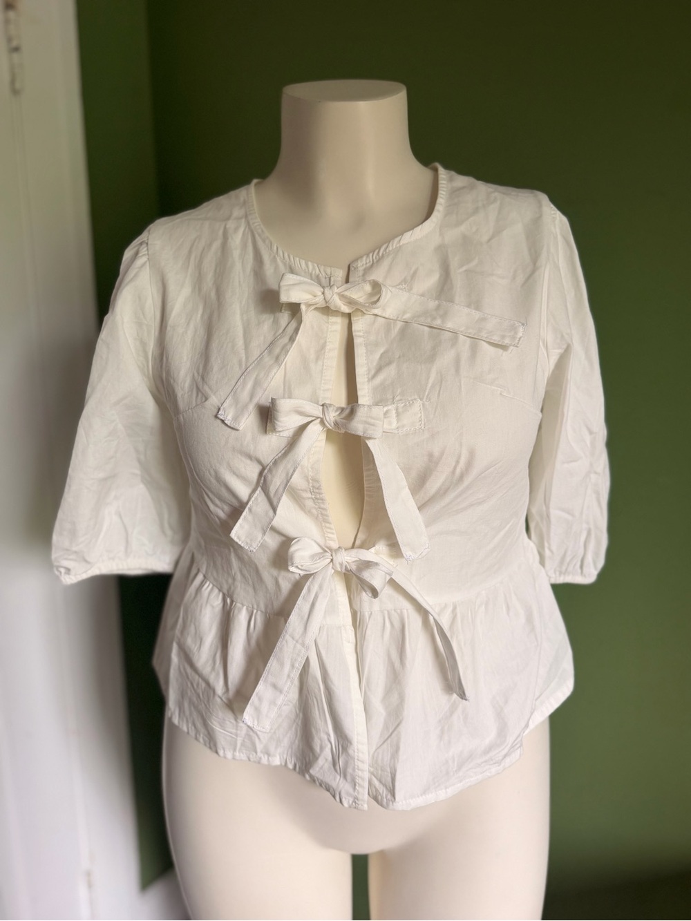 Vigoss Copenhagen WhiteTie-Front Bow Blouse - Medium
